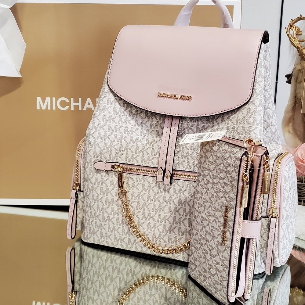 New 🎀 Michael Kors LG Chain Backploack Vanilla pink & Double Zip Wallet